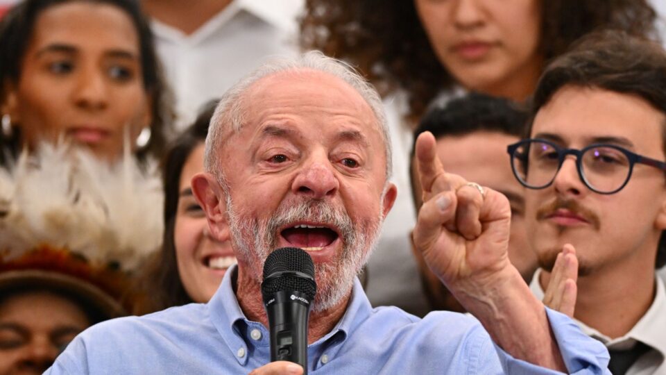 Lula anuncia autorização ao TSE para quebra de sigilos dele e dos filhos e desafia Flávio