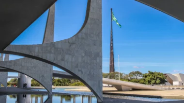 Manifesto do Convergência Brasil declara apoio a Flávio Bolsonaro e cobra compromissos fiscais.