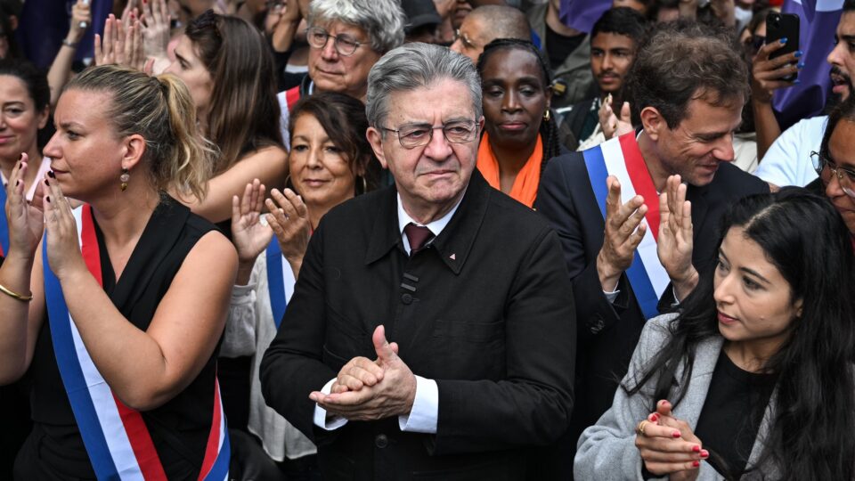 Vencedora da eleição parlamentar de 2024, esquerda da França implode com protestos violentos