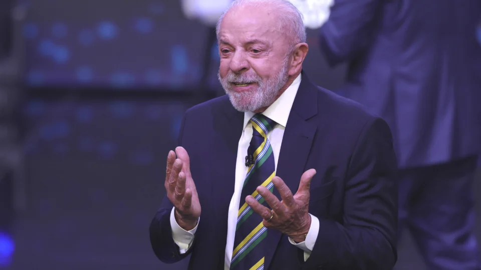 Lula fere lei eleitoral