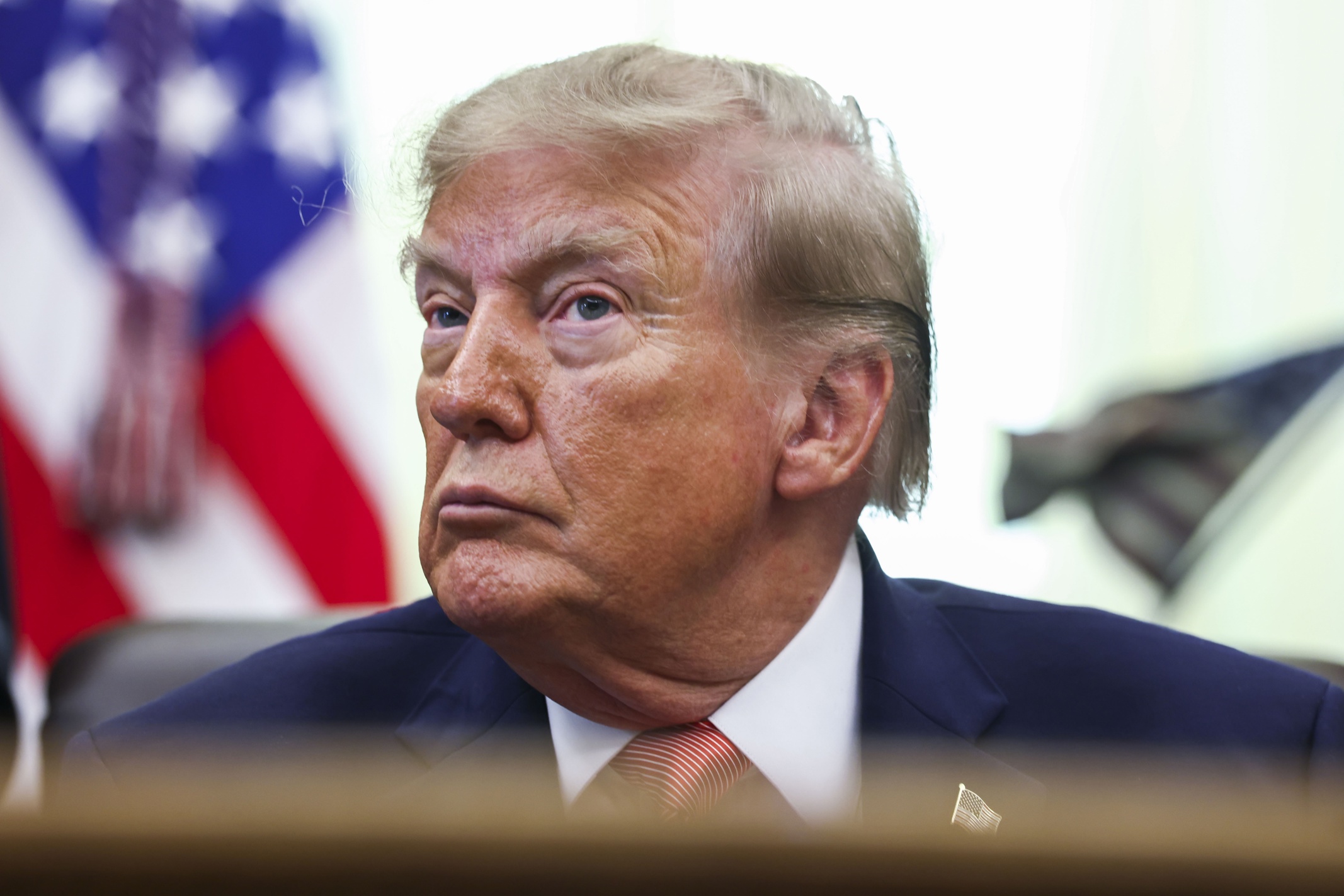 Trump pressiona Zelensky para fechar um acordo com a Rússia