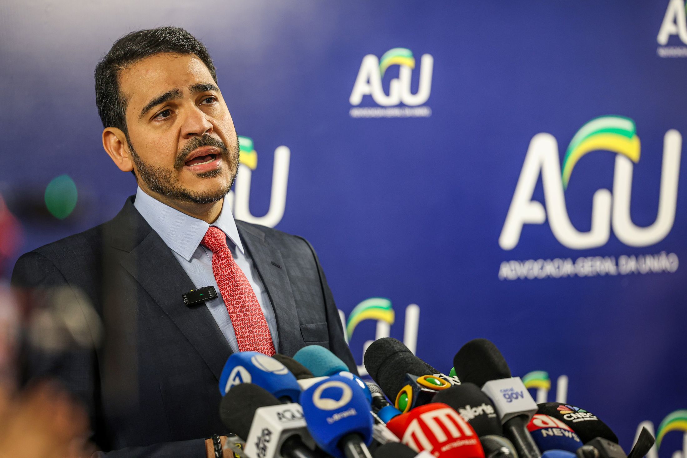 AGU usa Lei Antifacção pela 1ª vez para confiscar R$ 190 milhões ligados ao PCC e CV