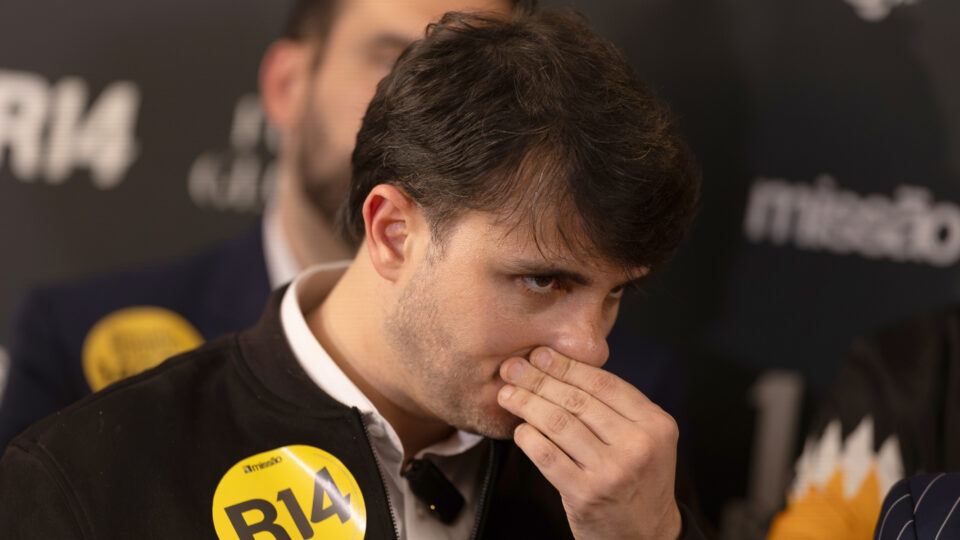 Renan Santos mira Flávio após Marçal compará-lo a Hitler: “nosso voto não interessa”