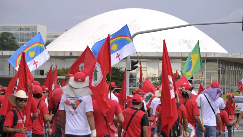 manifestação mst esplanada dos ministérios