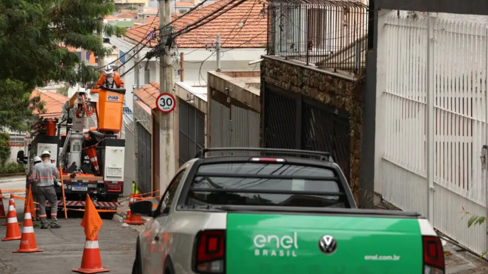 Prefeitura de SP mantém multa de R$ 11,4 milhões contra Enel por apagões de 2025