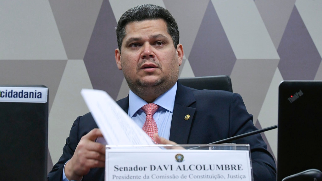 Governo Lula pressiona Alcolumbre por votação da PEC da Segurança antes do segundo turno