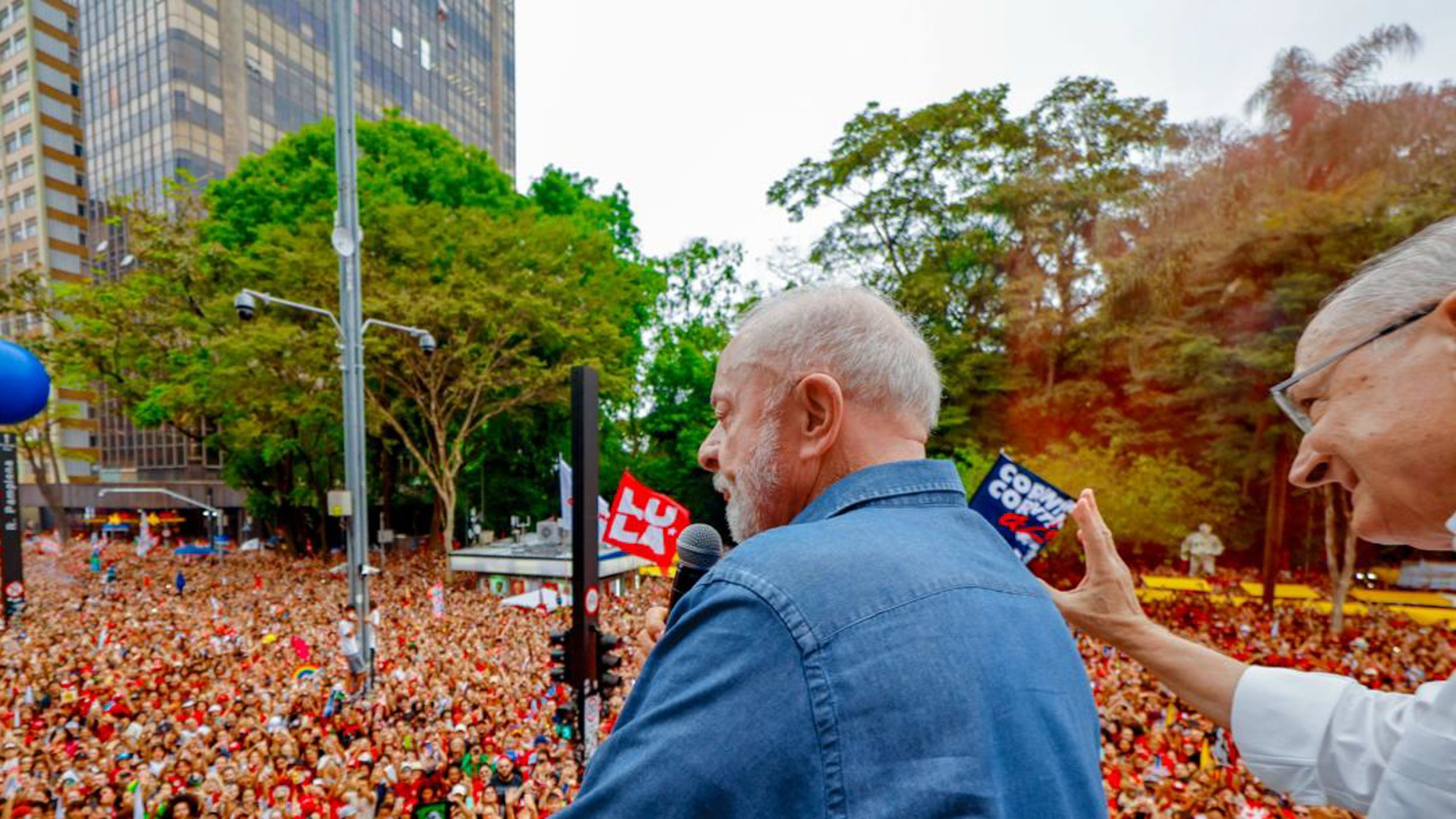 Lula aposta em atrair eleitores que não votaram após perda de vantagem entre os mais pobres
