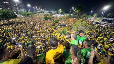 A ofensiva da base aliada de Flávio Bolsonaro percorre Nordeste para desmontar a barreira histórica eleitoral do PT.