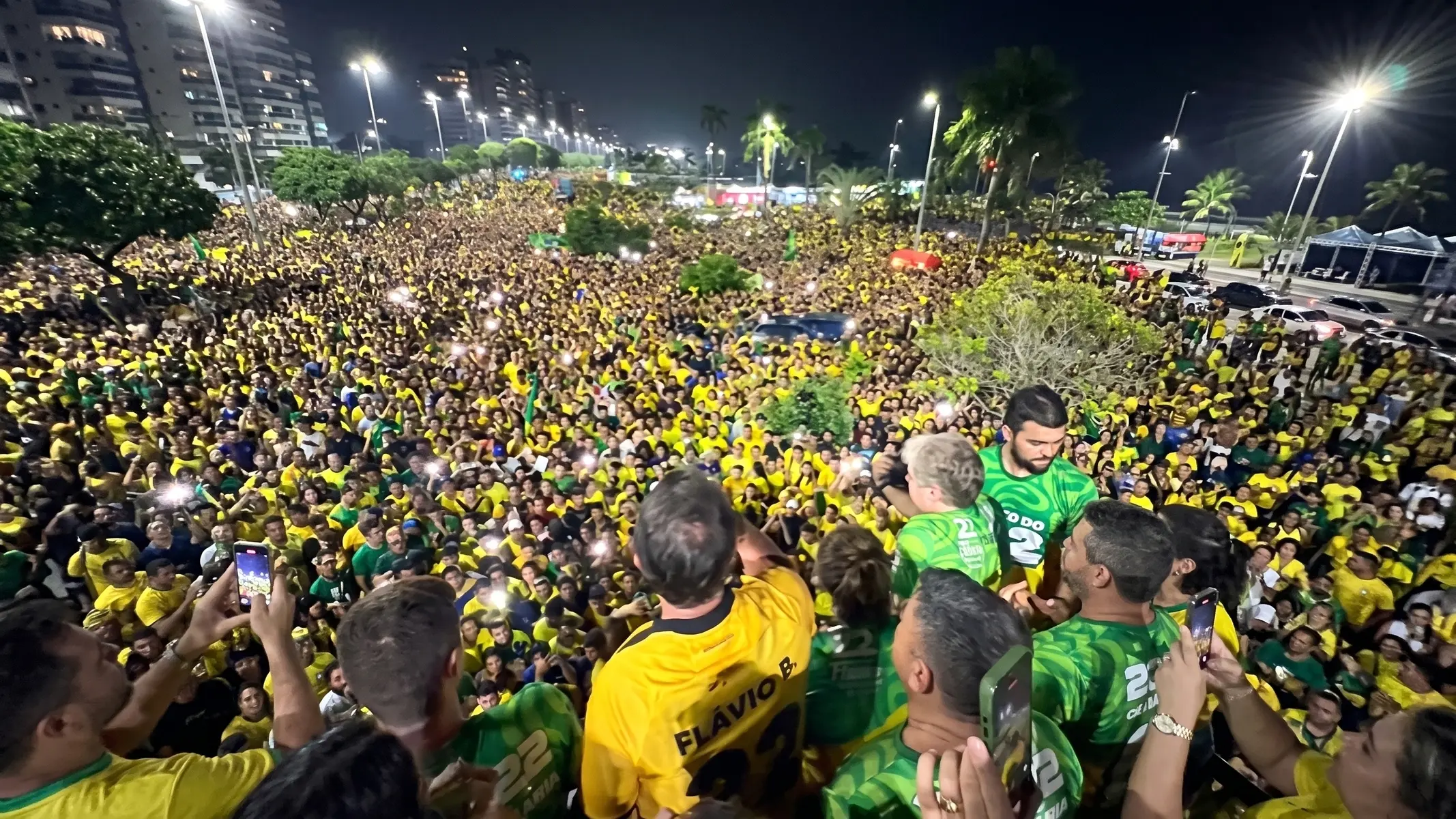 A ofensiva da base aliada de Flávio Bolsonaro percorre Nordeste para desmontar a barreira histórica eleitoral do PT.