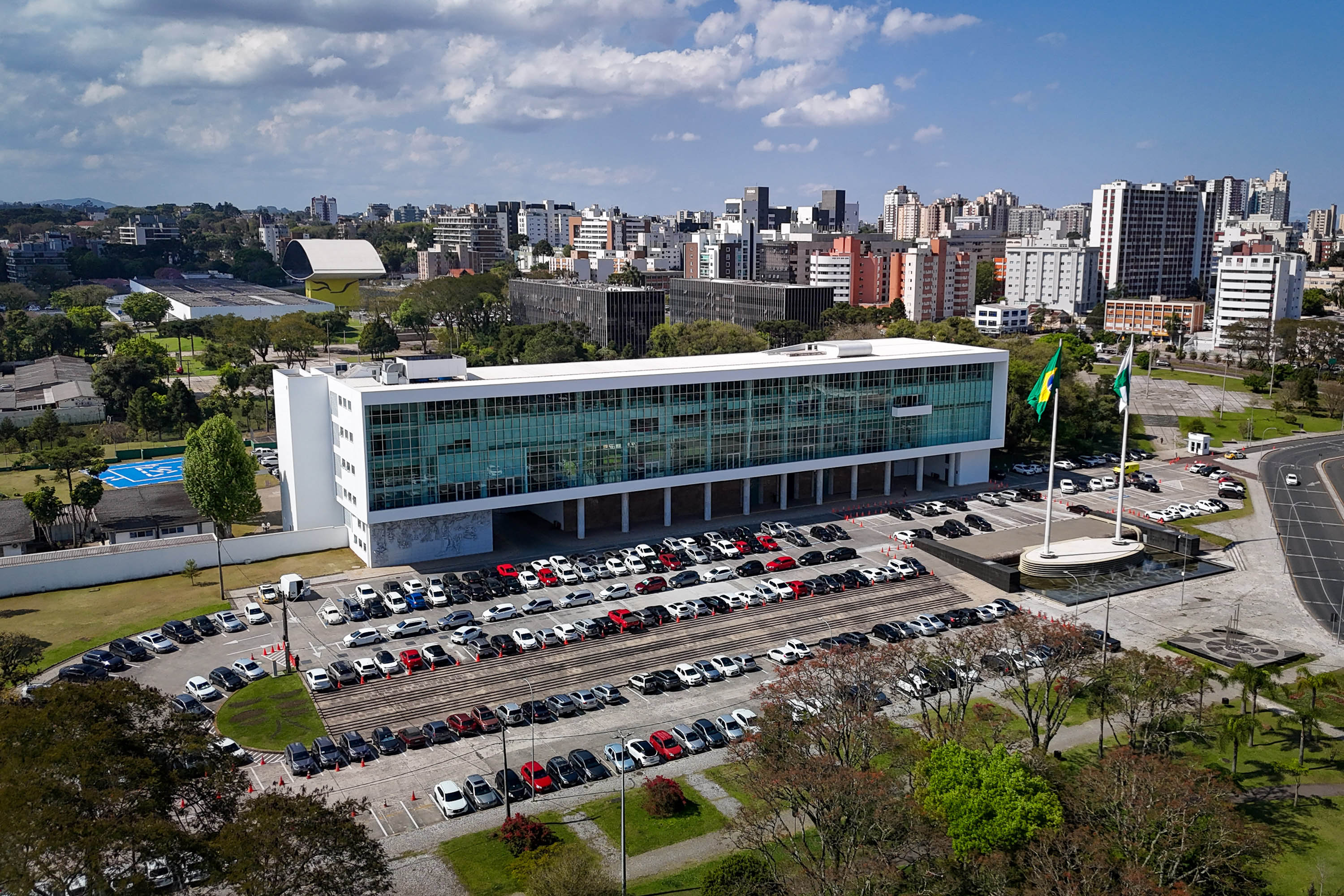 Diminuir o número de secretarias reduz gastos? Paraná já testou reforma semelhante à de Moro