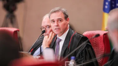 Ministro do TSE recebe proposta, contraproposta e acordo e deve decidir se determina abertura a órgãos.