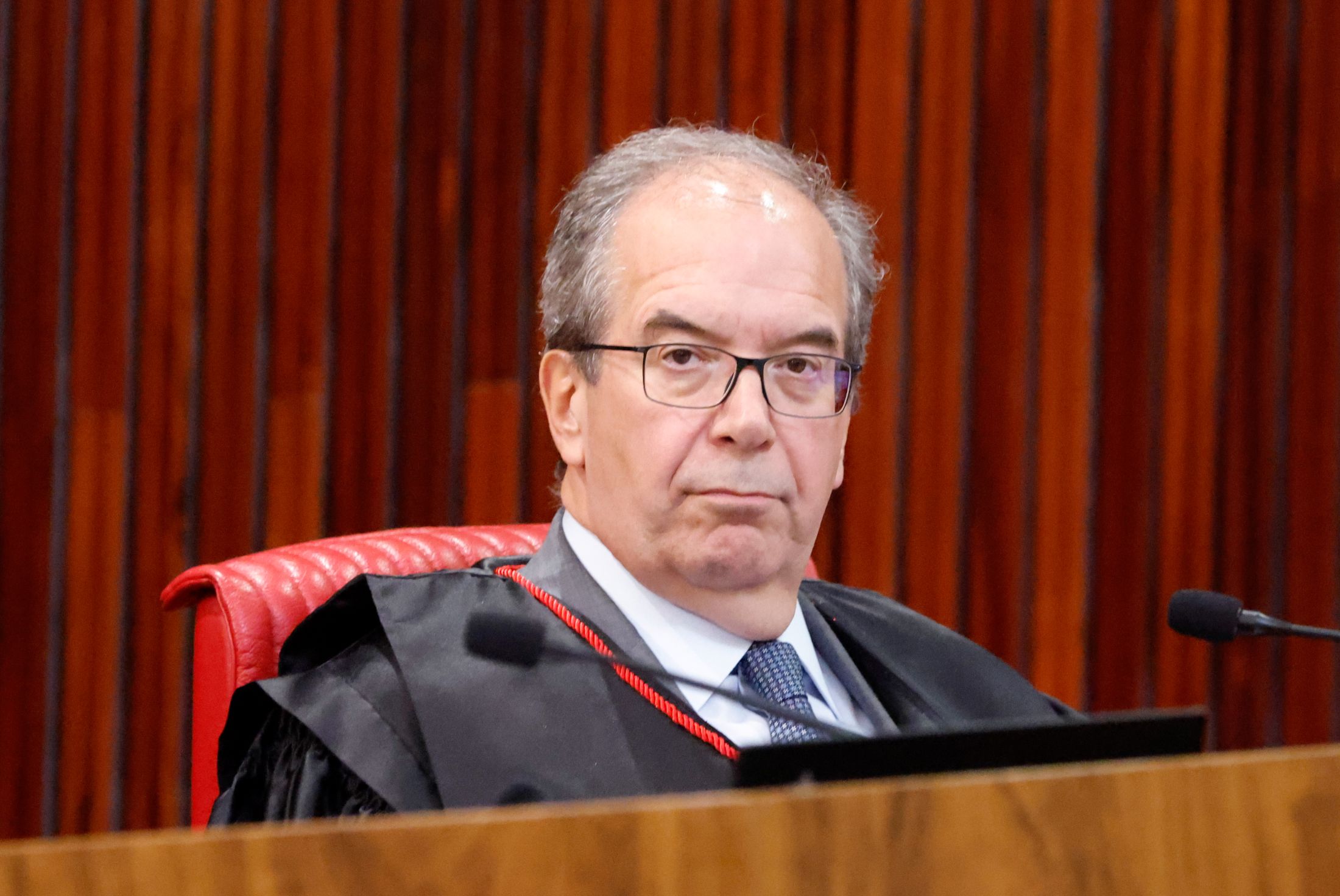 Corregedor do TSE nega pedido de Flávio para suspender mensagens do governo Lula