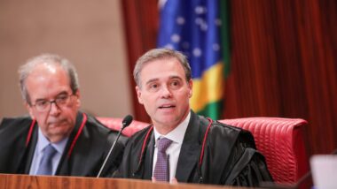 Mendonça diz que Lula e Flávio podem abrir sigilos sem aval do TSE