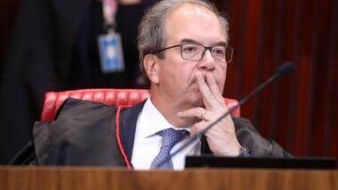 Corregedor do TSE manda Meta e X explicarem suposto favorecimento a Flávio