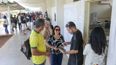 Camisa da Seleção Brasileira pode ser usada no dia da votação; manifestação política individual e silenciosa também é permitida pela Justiça Eleitoral.