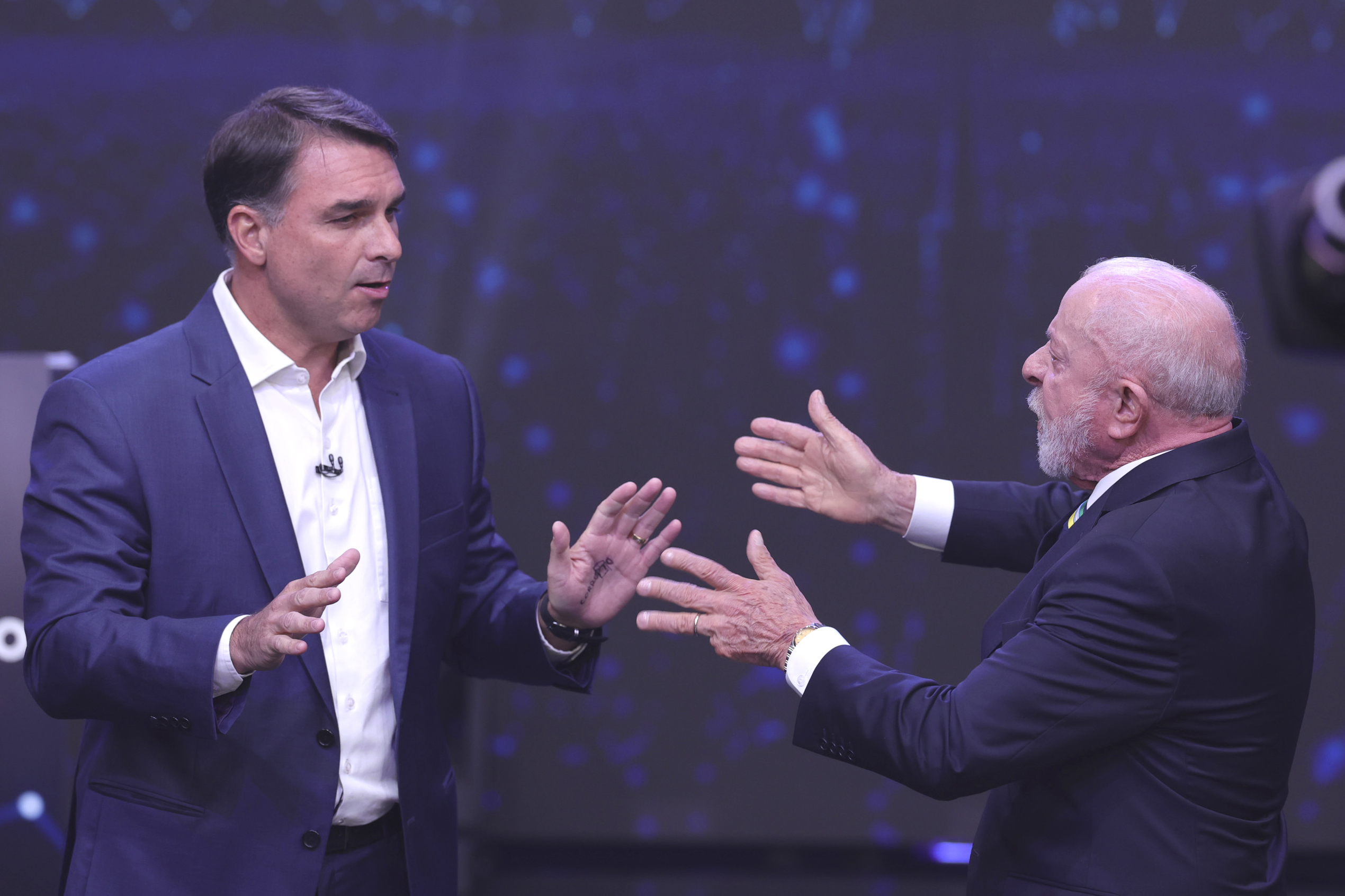 Brasileiros votam para decidir entre guinada e mais do mesmo na economia