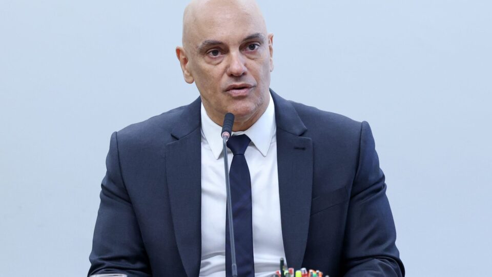 Moraes determina quebra sigilos e bloqueia R$ 6 bilhões de advogado ligado a Flávio Bolsonaro