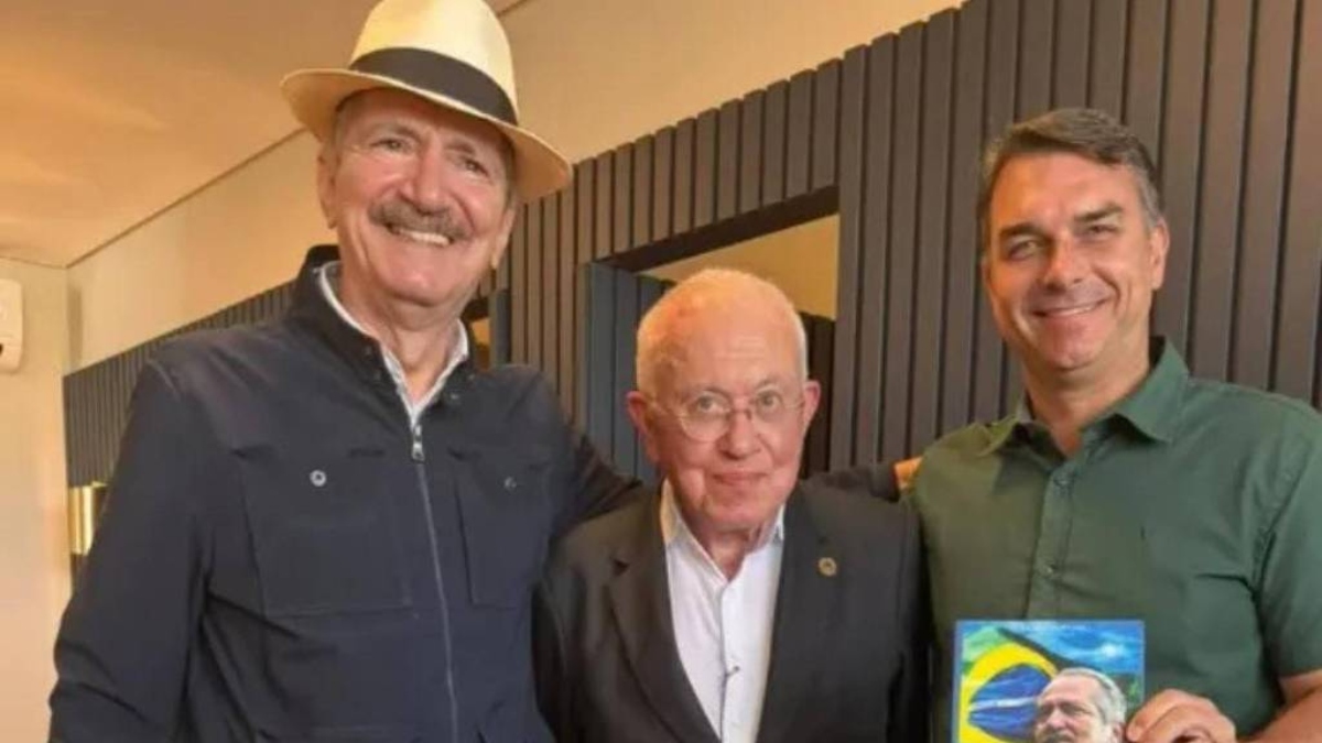 Ex-ministros de Lula e Dilma declaram apoio a Flávio Bolsonaro no segundo turno