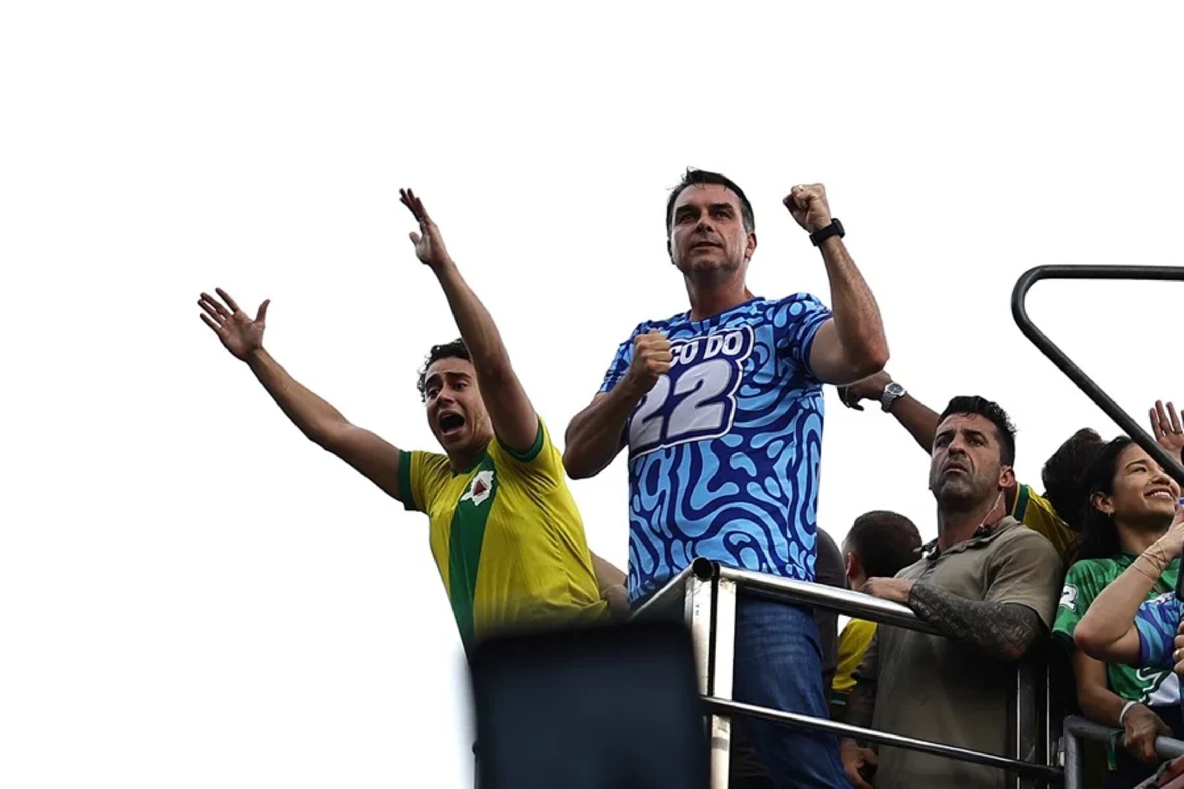Flávio Bolsonaro diz que Brasil está “cansado de esperar” por mudanças com Lula