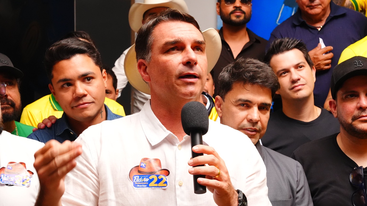Governo Trump vai conceder vistos a Flávio Bolsonaro e sua família, diz imprensa dos EUA