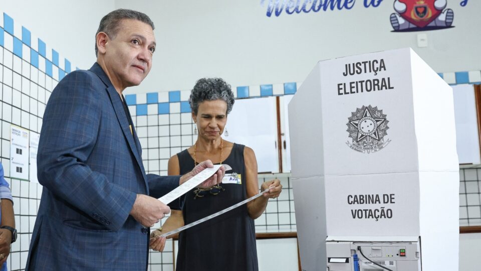 TSE avalia prorrogar horário de votação. Flávio e Lula querem extensão, por diferentes motivos