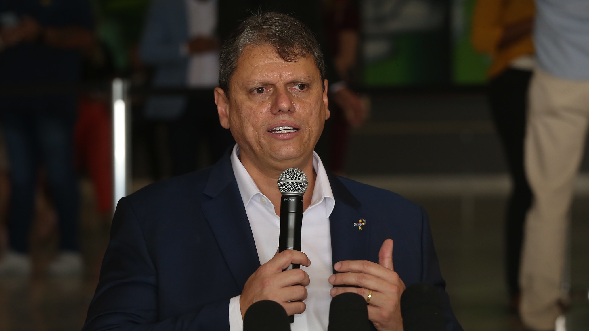 Tarcísio acusa federação do PT de tumultuar eleição após decisão de Zanin