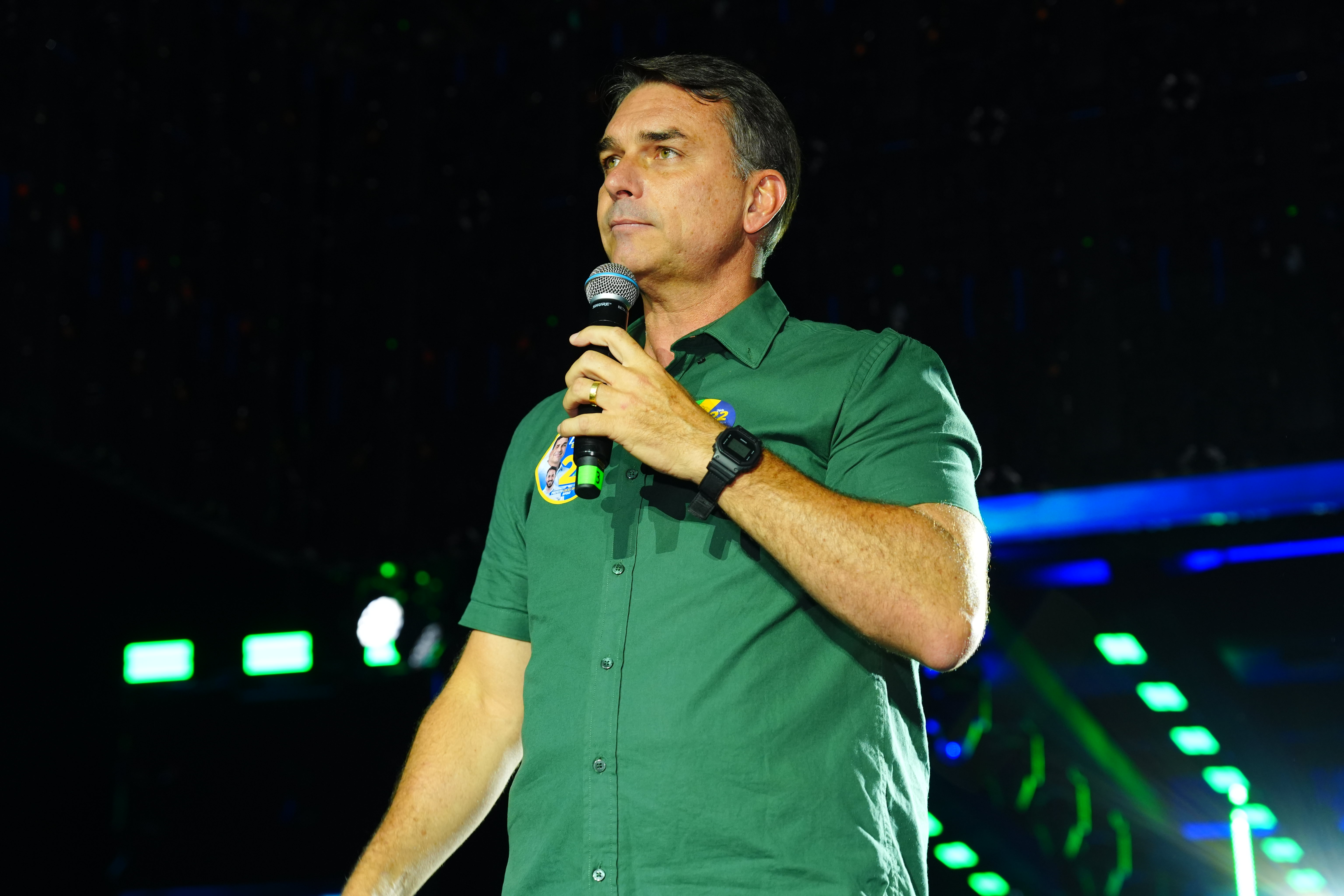 Flávio Bolsonaro supera Lula no Paraná com 62,6% dos votos válidos