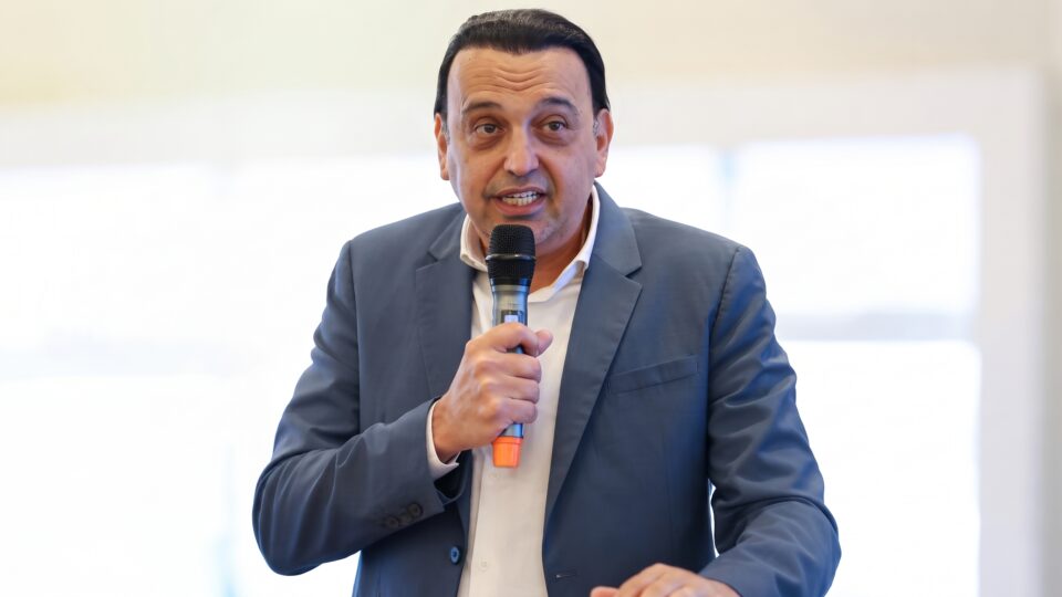 Vice de Tarcísio diz confiar nas urnas e critica questionamento após apuração dos votos