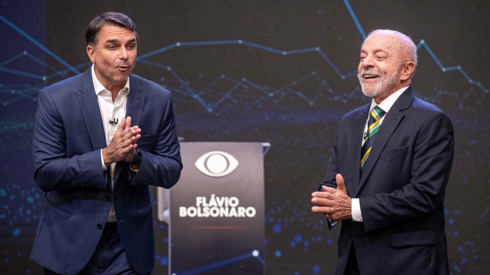 Aliados de Flávio Bolsonaro reconhecem vitória de Lula e descartam anular eleição