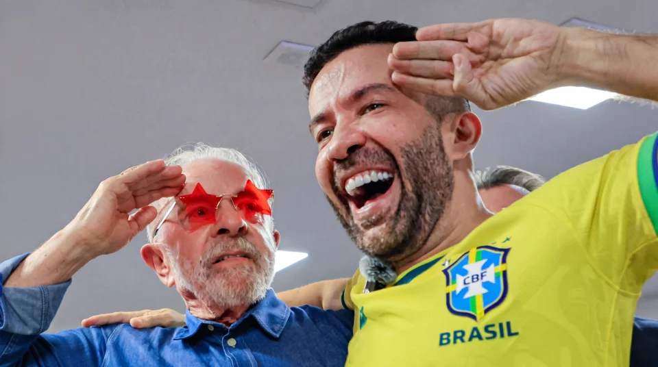 O canal Exército do Lula reúne cerca de 10,9 milhões de participantes no WhatsApp e compartilha conteúdos da campanha petista.