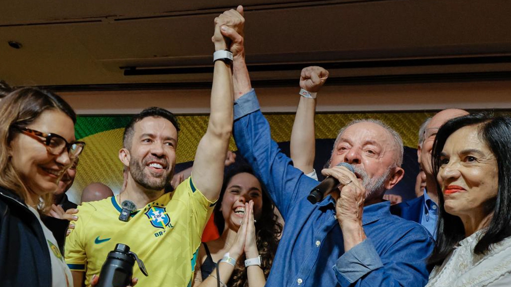 Gleisi e Janones inflam militância para manter mobilização contra adversários de Lula