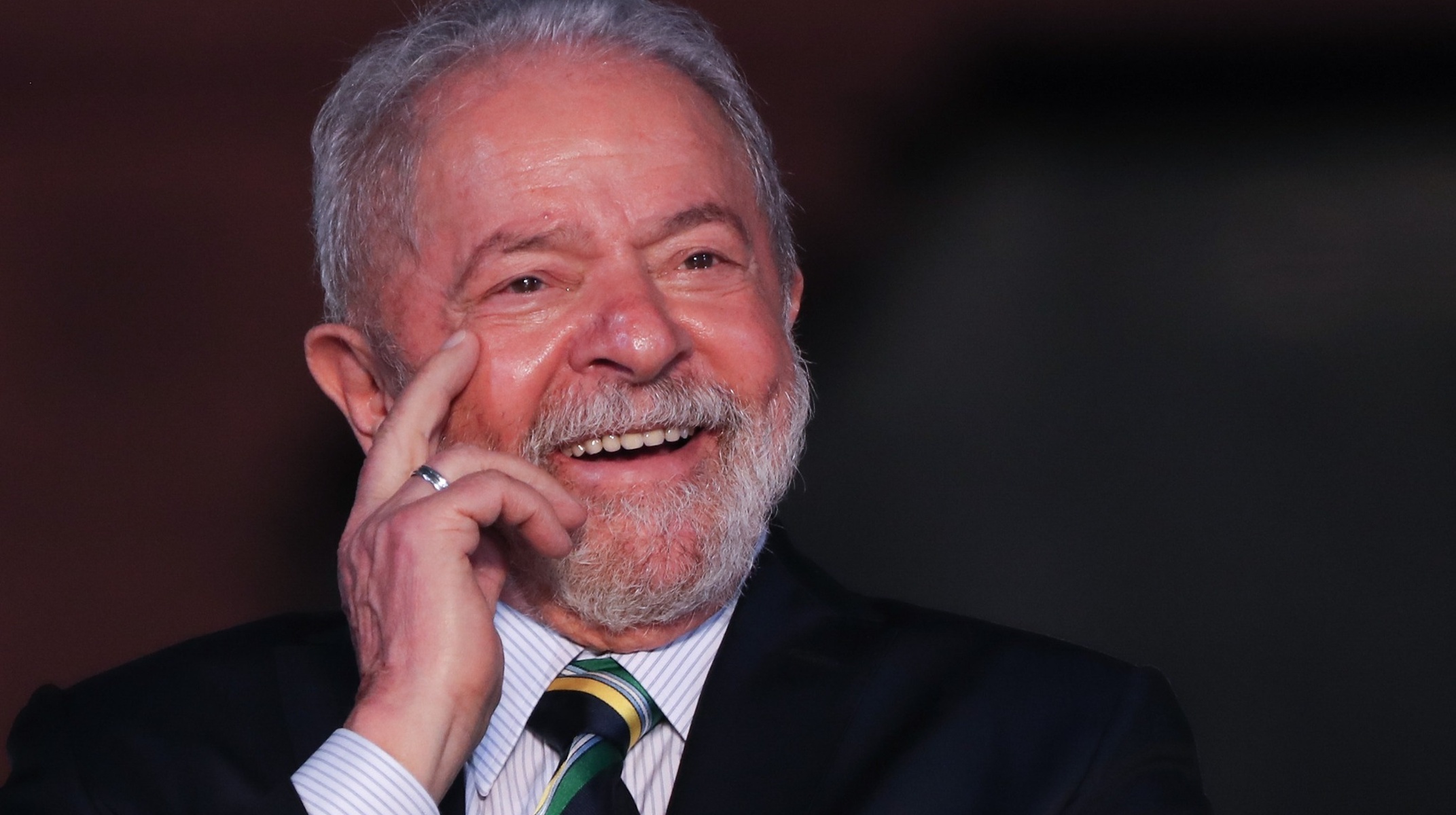 Vitória de Lula provoca tombo histórico na Bolsa, faz o dólar disparar e pressiona os juros