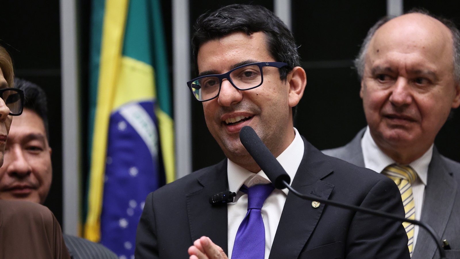 Deputado reeleito do RJ volta à mira da PF por contratos de R$ 200 milhões