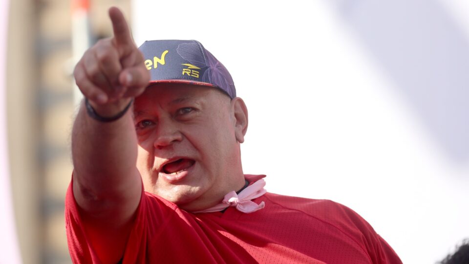 Líder chavista manda recado a María Corina após retorno e diz que Lula venceu “fascismo”