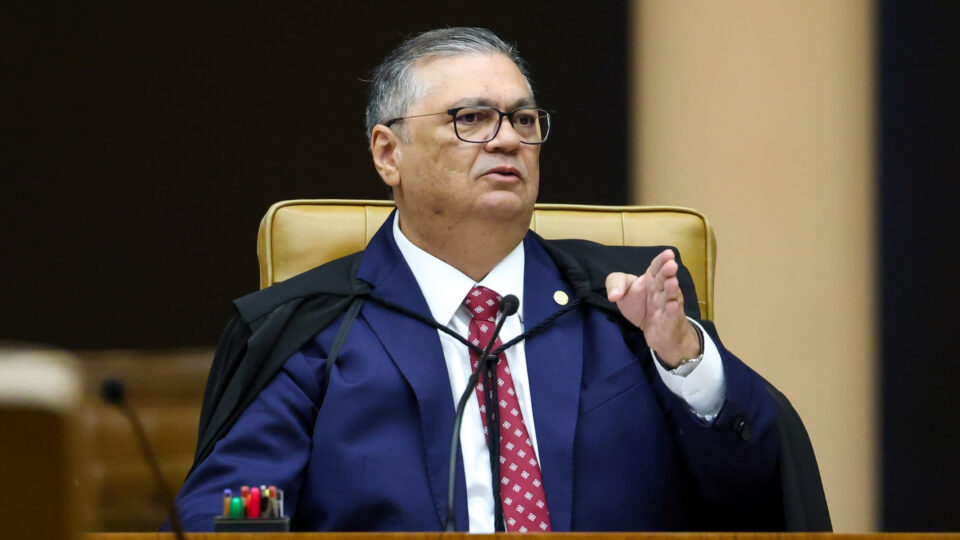 Dino manda PF investigar suposto financiamento estrangeiro à campanha de Flávio
