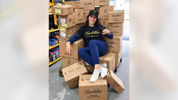 Aline Furlani, sócia da Ideal Trix, destaca a qualidade dos produtos Cadillac e o atendimento na parceria com a marca.