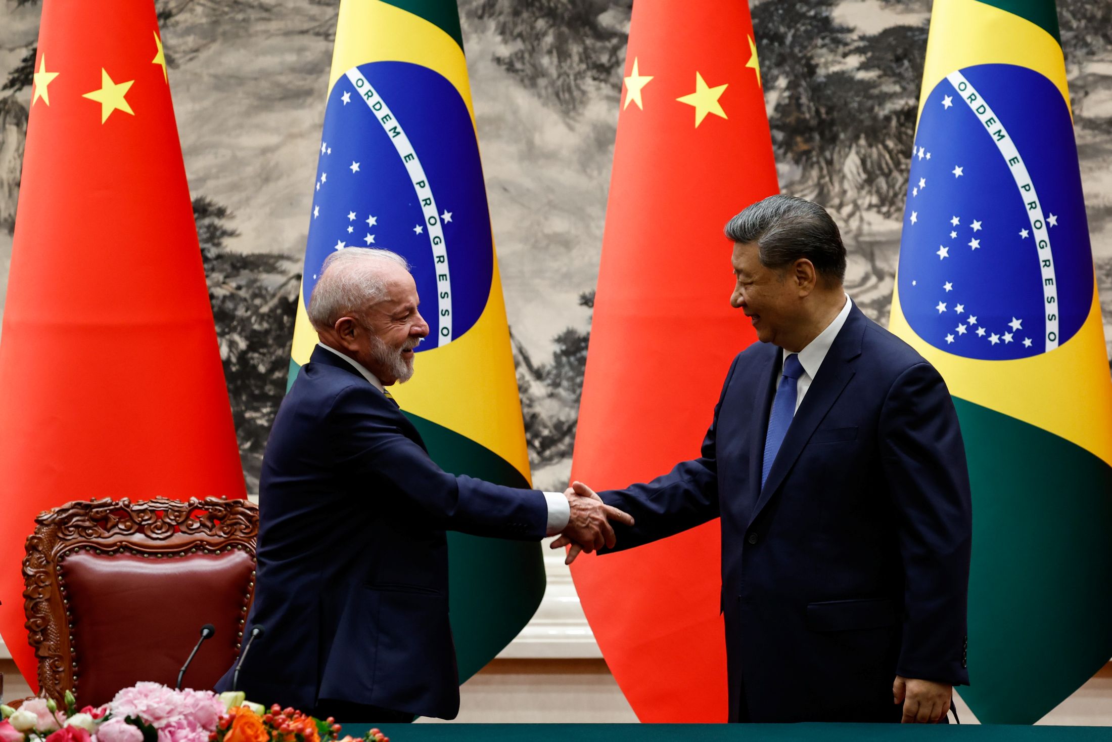 Xi Jinping parabeniza Lula por reeleição