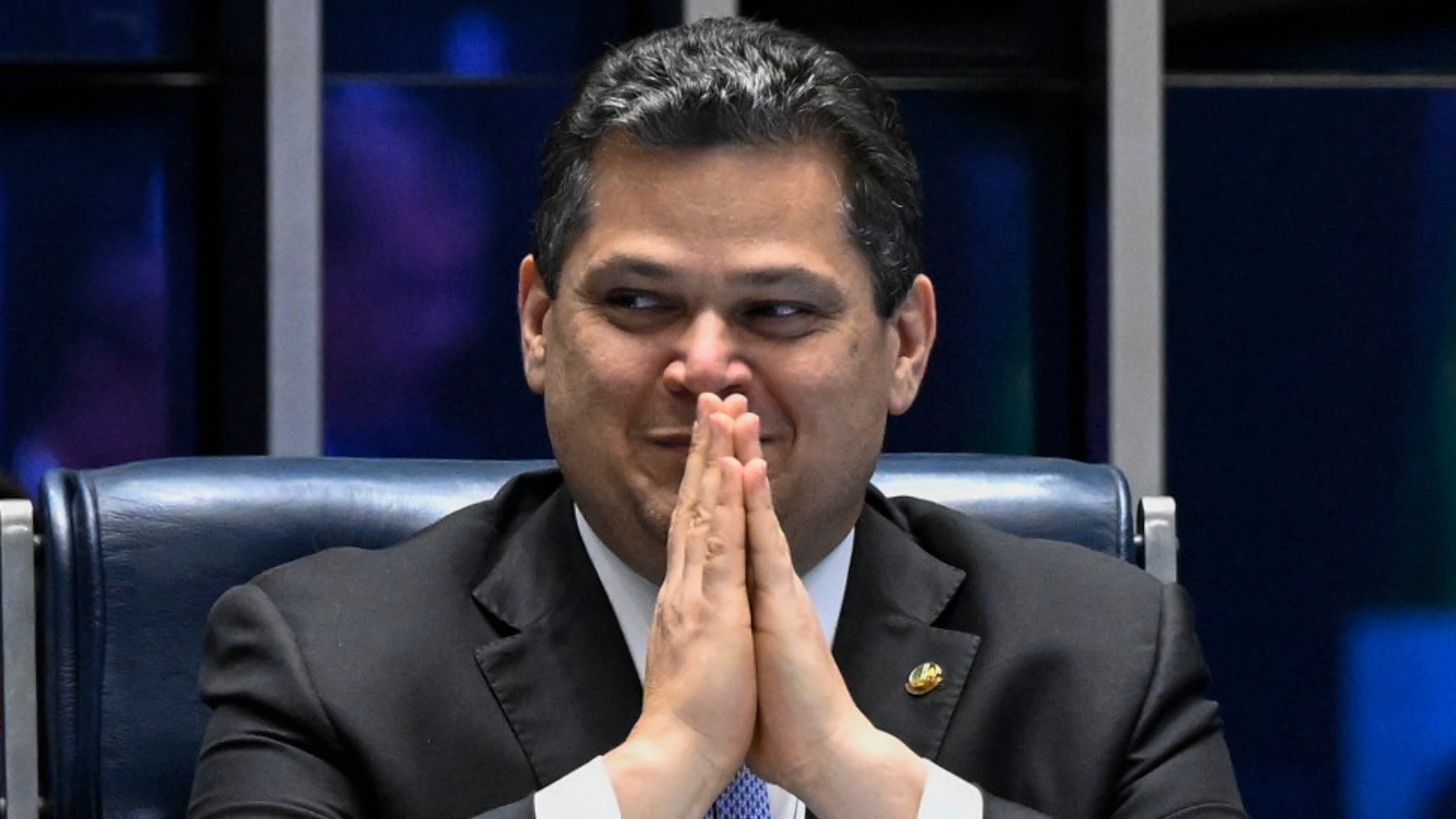 União Brasil e PP contrariam aliança com Flávio e declaram apoio à reeleição de Alcolumbre