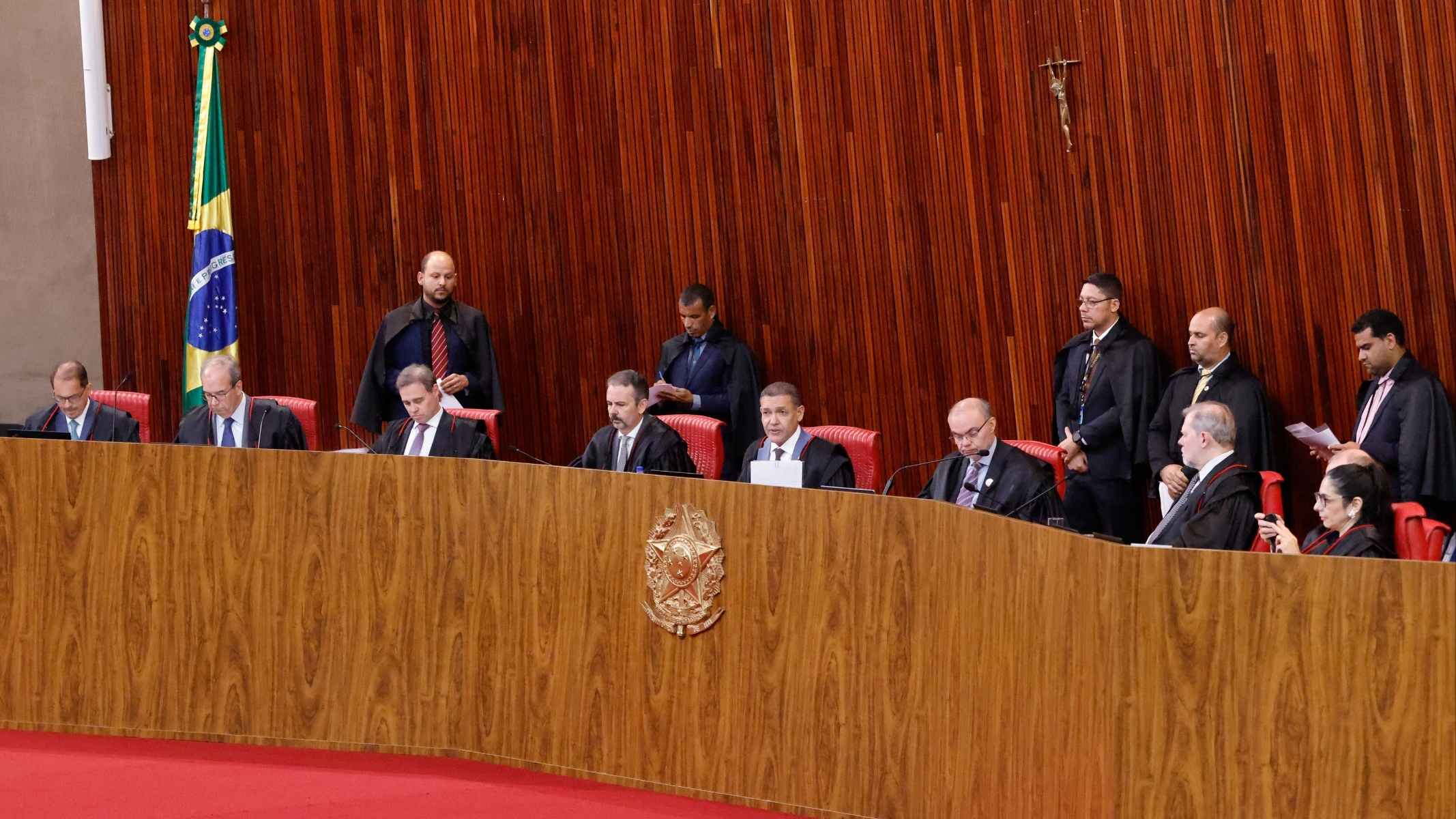 TSE arredonda percentual de votos e PSOL/Rede supera cláusula de barreira