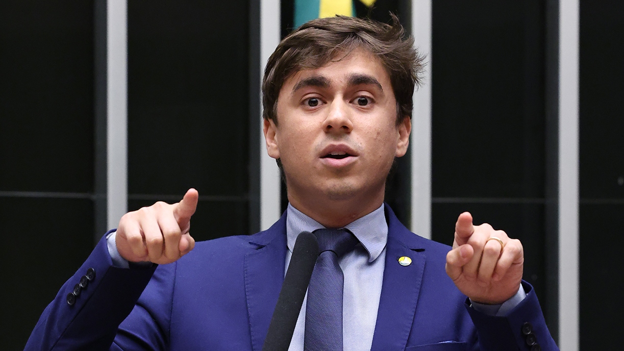 Sobrinho-neto de Dilma Rousseff pede apreensão do passaporte de Nikolas Ferreira