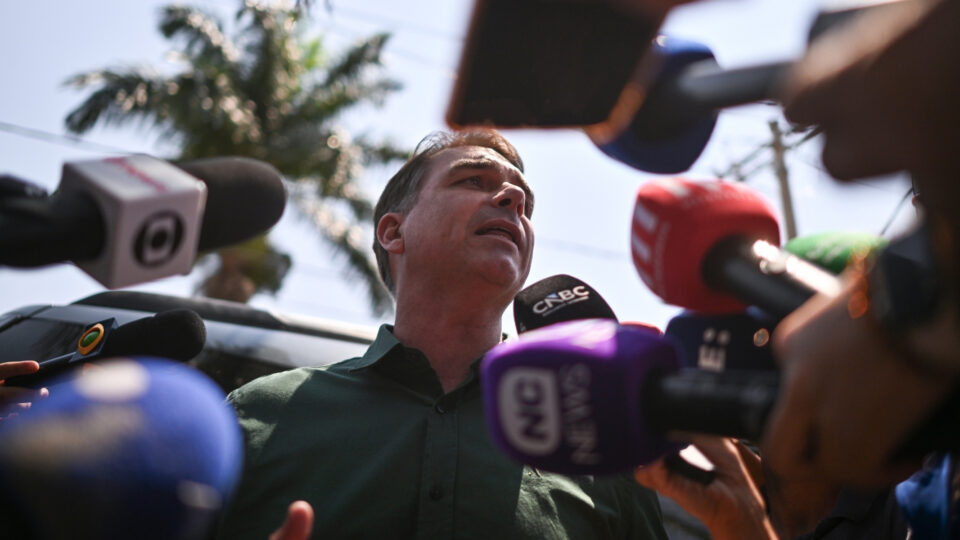 Avião que levou Flávio a Miami fez bate-volta de Buenos Aires ao Rio 5 dias antes do 2º turno