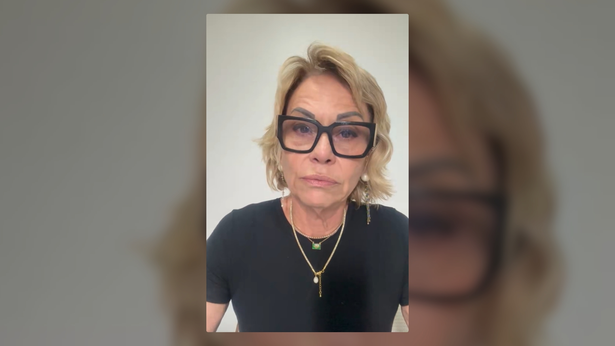 Mãe de Flávio lamenta saída do país: “meu coração sangra”