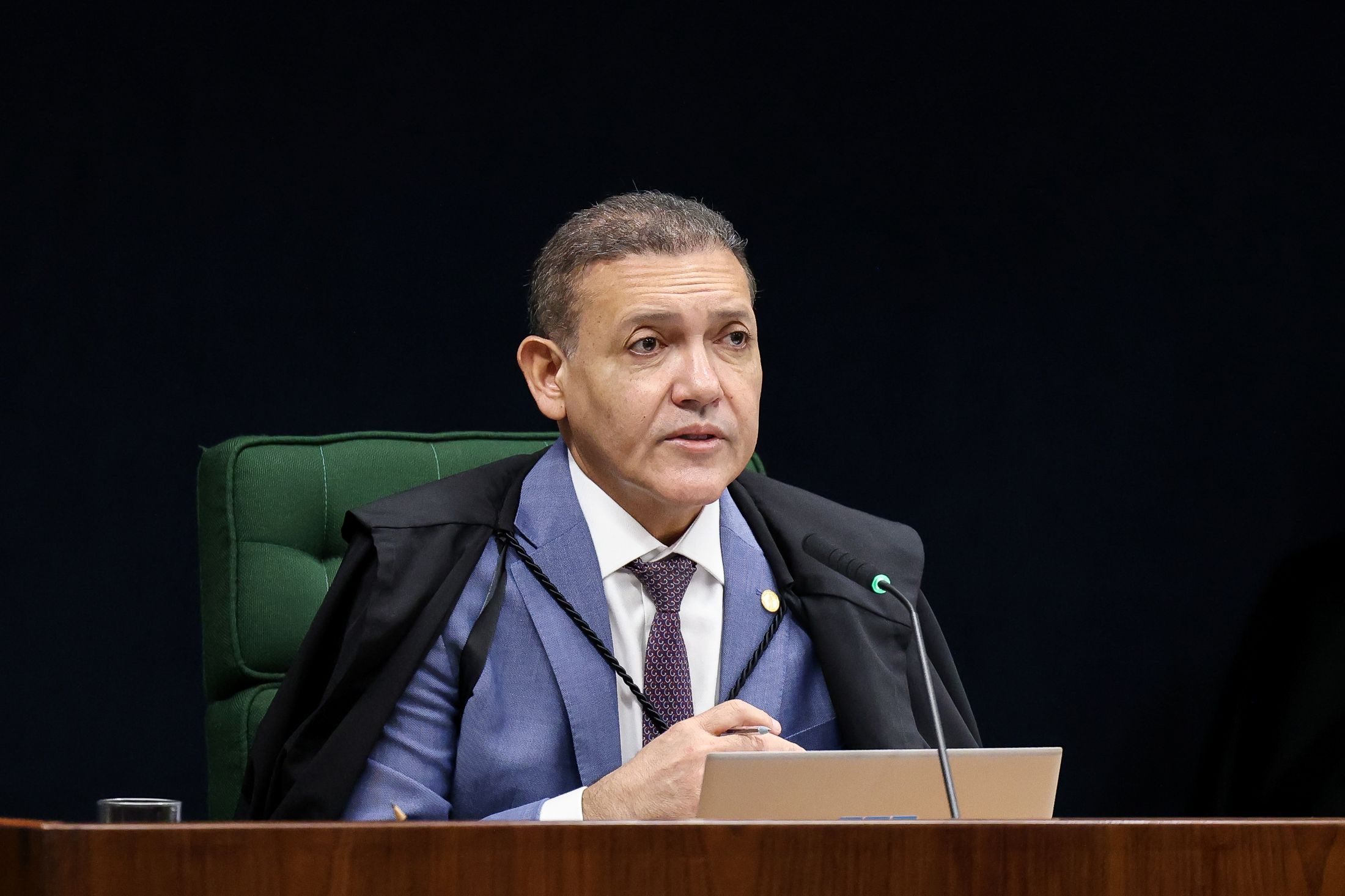 Nunes Marques pede parecer da PGR sobre nova revisão criminal de Bolsonaro