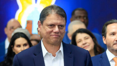 Governador reeleito reconhece resultado das urnas e fala em estruturar oposição ao governo