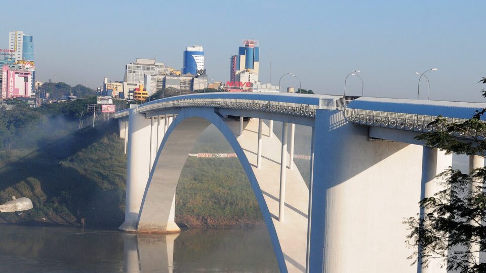 Buscas por mudança para o Paraguai disparam 1.700% após eleição brasileira