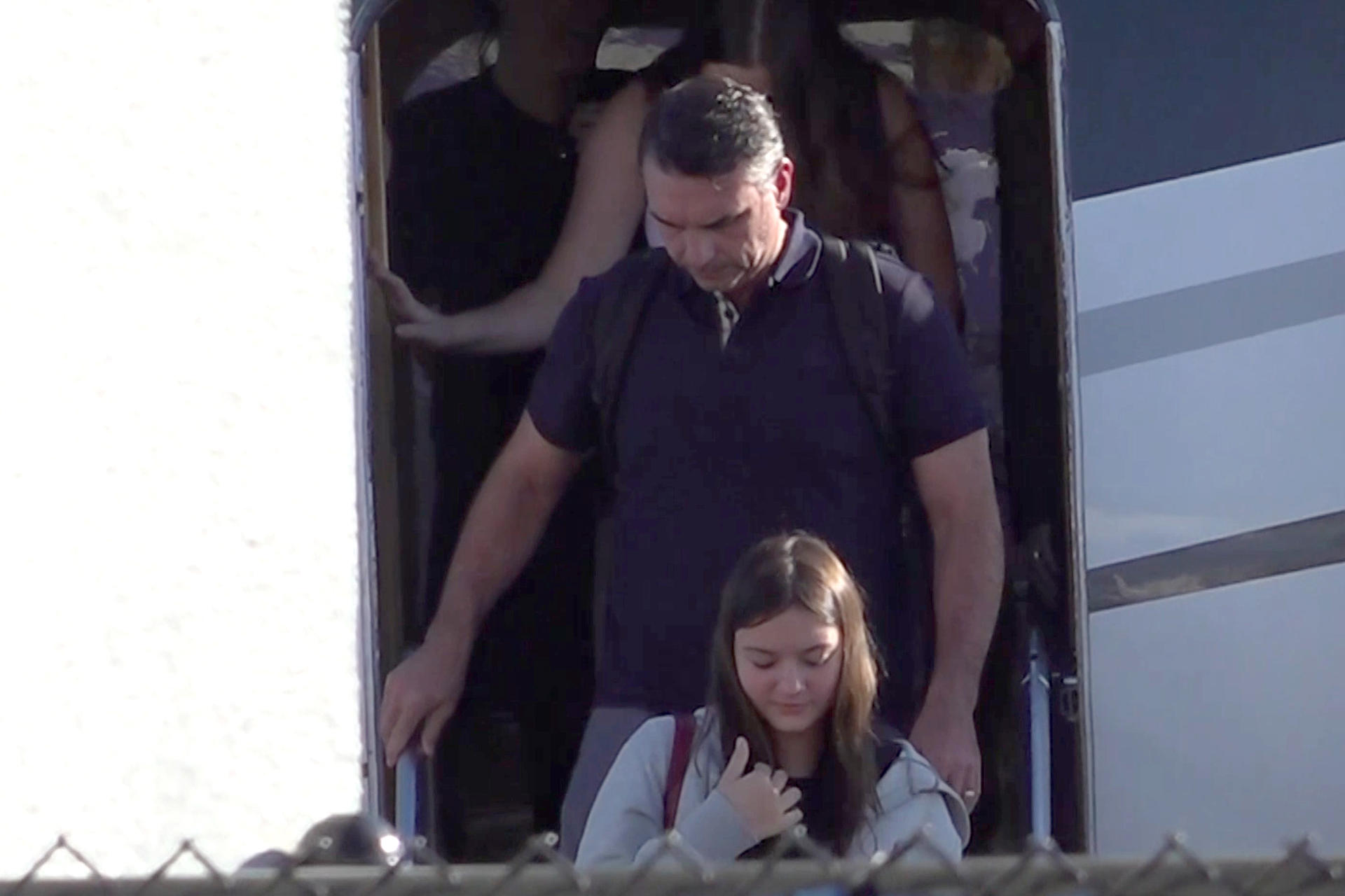 Flávio Bolsonaro enfrenta limitações para ser a versão brasileira de María Corina