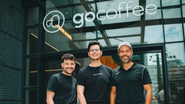 Fundada em 2017, em Curitiba, a Go Coffee se consolidou rapidamente como uma das principais referências nacionais no mercado de cafés especiais.