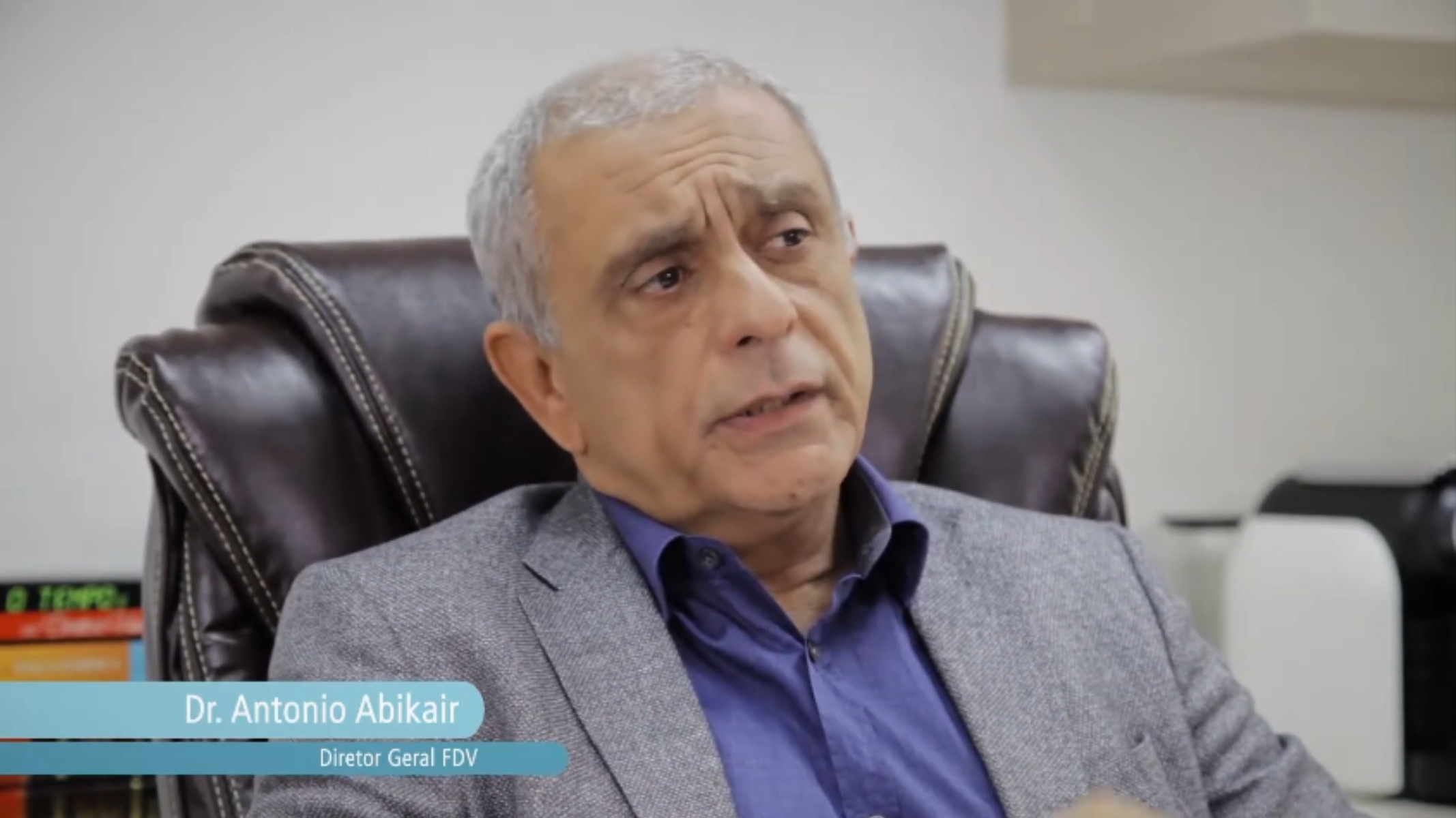Diretor de faculdade é alvo de ofensiva após questionar resultado eleitoral