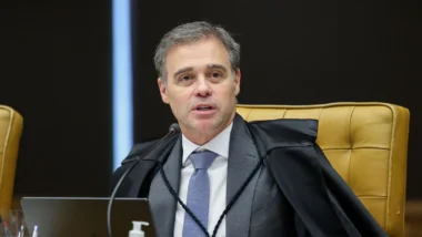 Fachin devolve inquéritos do INSS a Mendonça, mas mantém caso Master