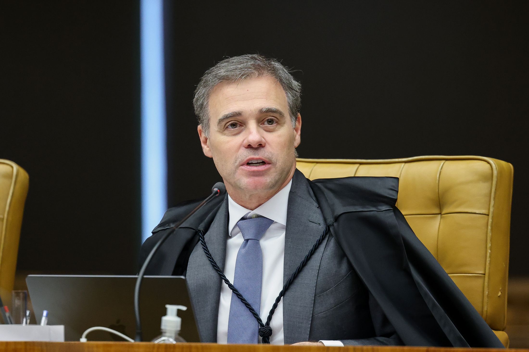 Fachin devolve inquéritos do INSS a Mendonça, mas mantém caso Master na Presidência